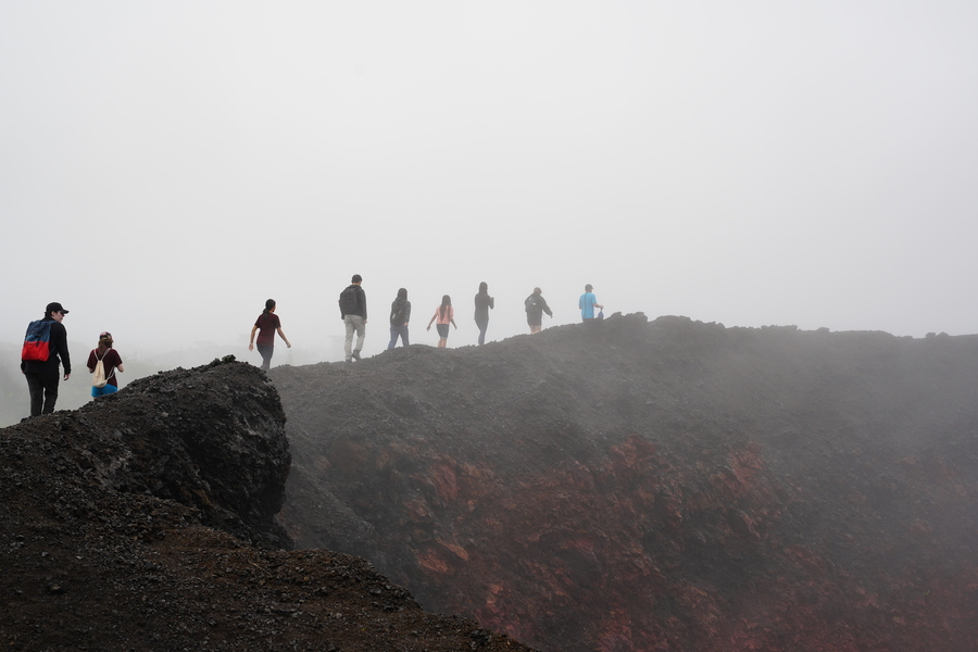 Fieldwork class examines signs of climate change in Hawaii